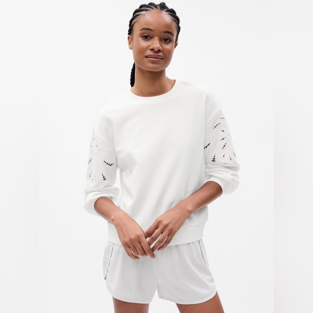 Gap NWT VintageSoft Eyelet-Sleeve Embroidered Crew Neck Sweatshirt White M - Picture 8 of 9